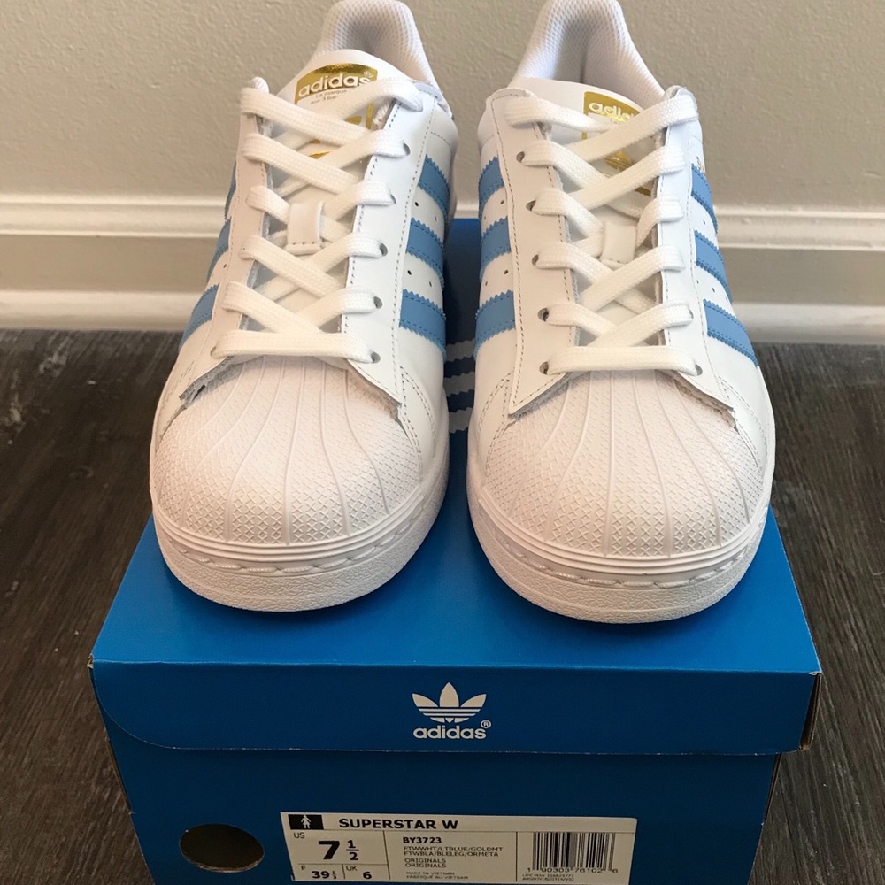 Women’s Adidas Superstars Classic